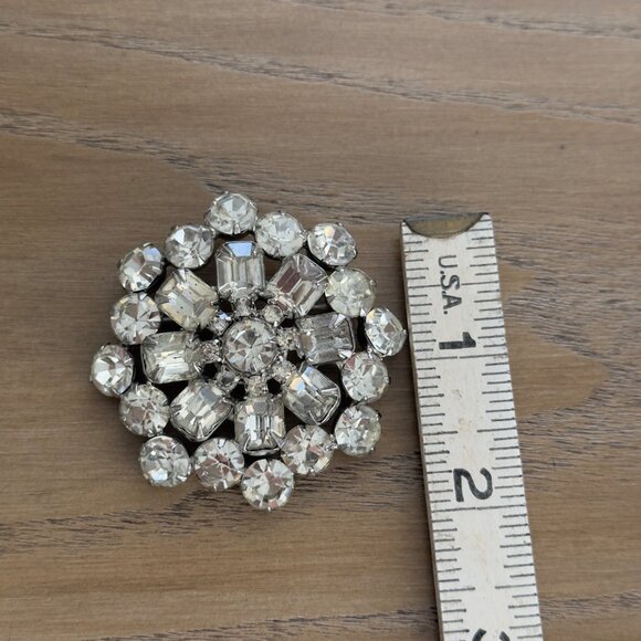Vintage Rhinestone Brooch Pin Round Floral Design Silver Tone Clear Starburst - Picture 3 of 9